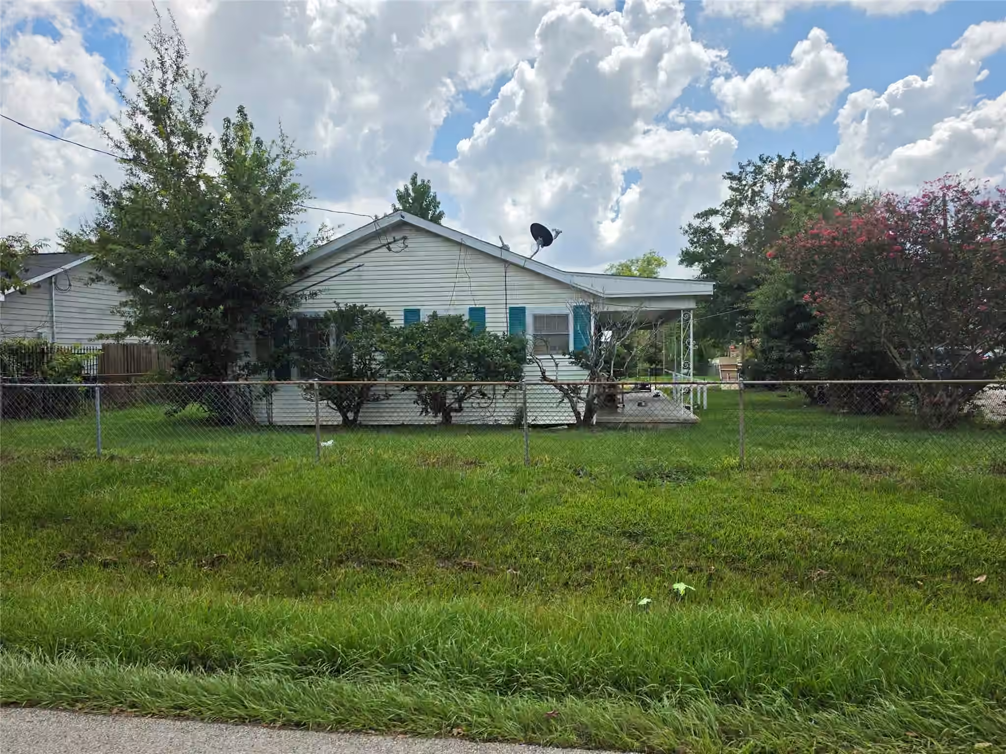 Photo 5 of 300 S Sandra Street, Conroe, TX
