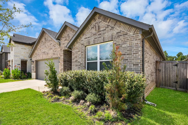Photo 4 of 303 Springfield Terrace Drive, Conroe, TX