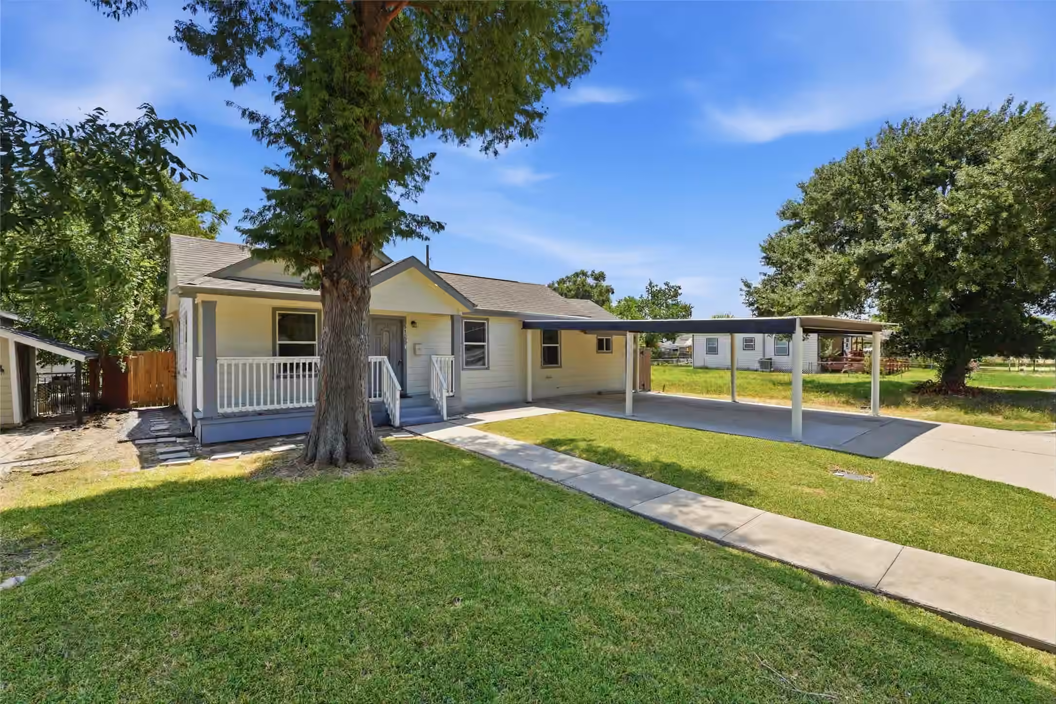 Photo 4 of 912 Seymour Street, Pasadena, TX