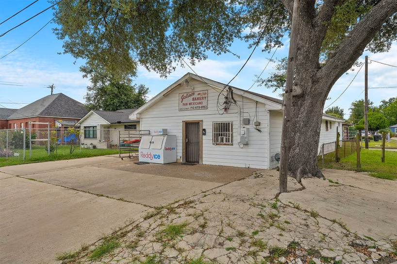 Photo 4 of 2915 Kashmere Street, Houston, TX