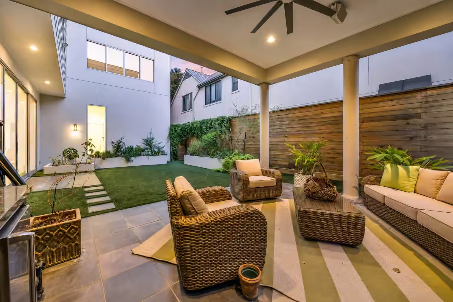 Photo 4 of 2302 Persa Street, Houston, TX