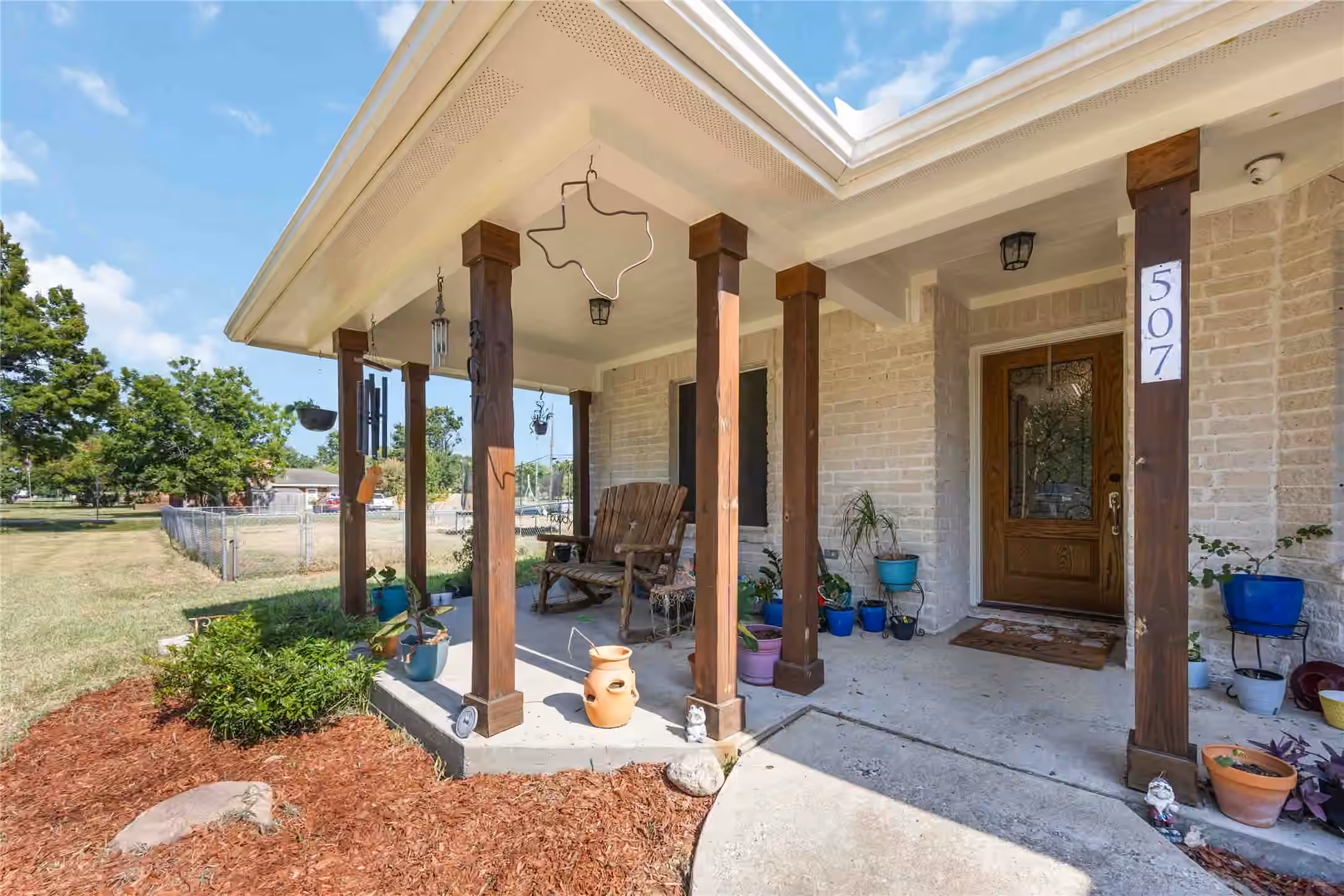 Photo 2 of 507 Shore Acres Boulevard, La Porte, TX
