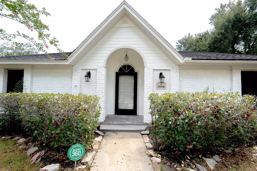 Photo 2 of 15931 Boulder Oaks Drive, Houston, TX