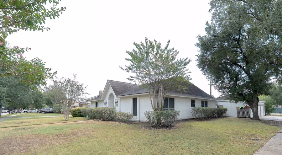 Photo 3 of 15931 Boulder Oaks Drive, Houston, TX