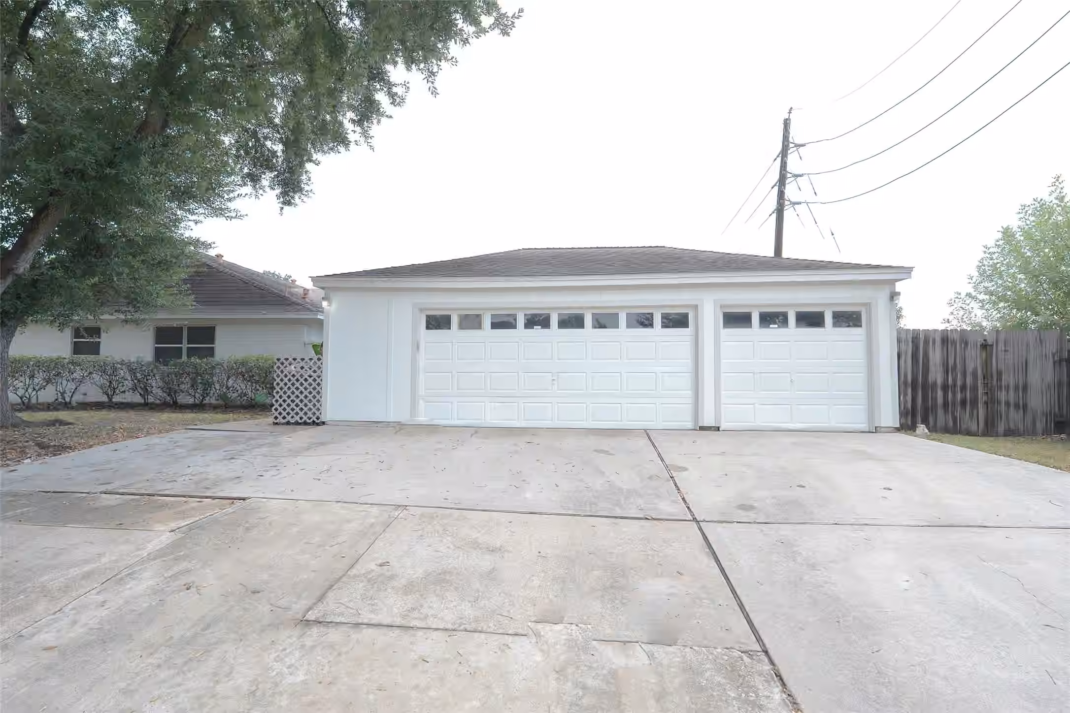 Photo 4 of 15931 Boulder Oaks Drive, Houston, TX