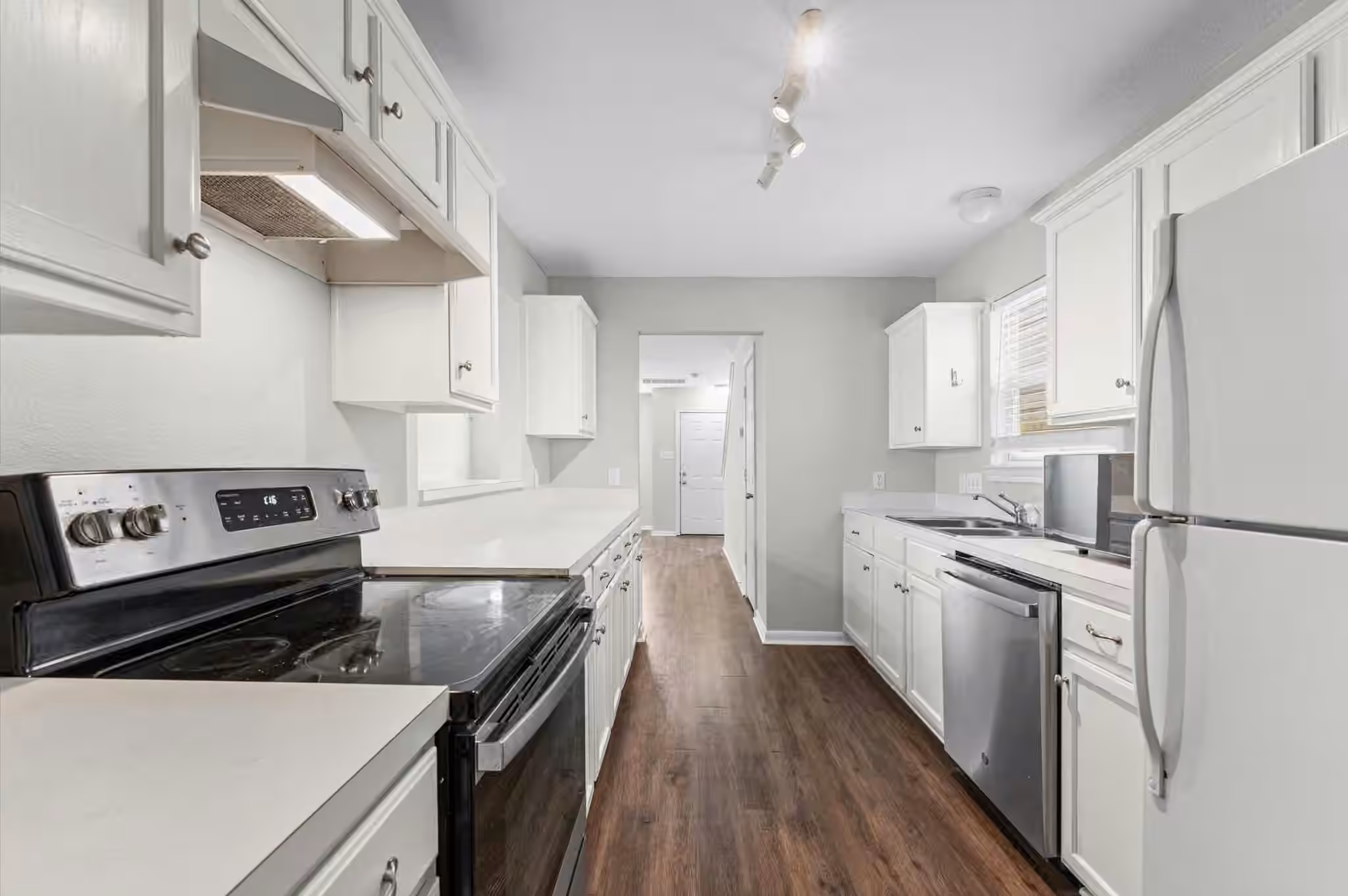 Photo 7 of 1424 Ruthven Street, Houston, TX