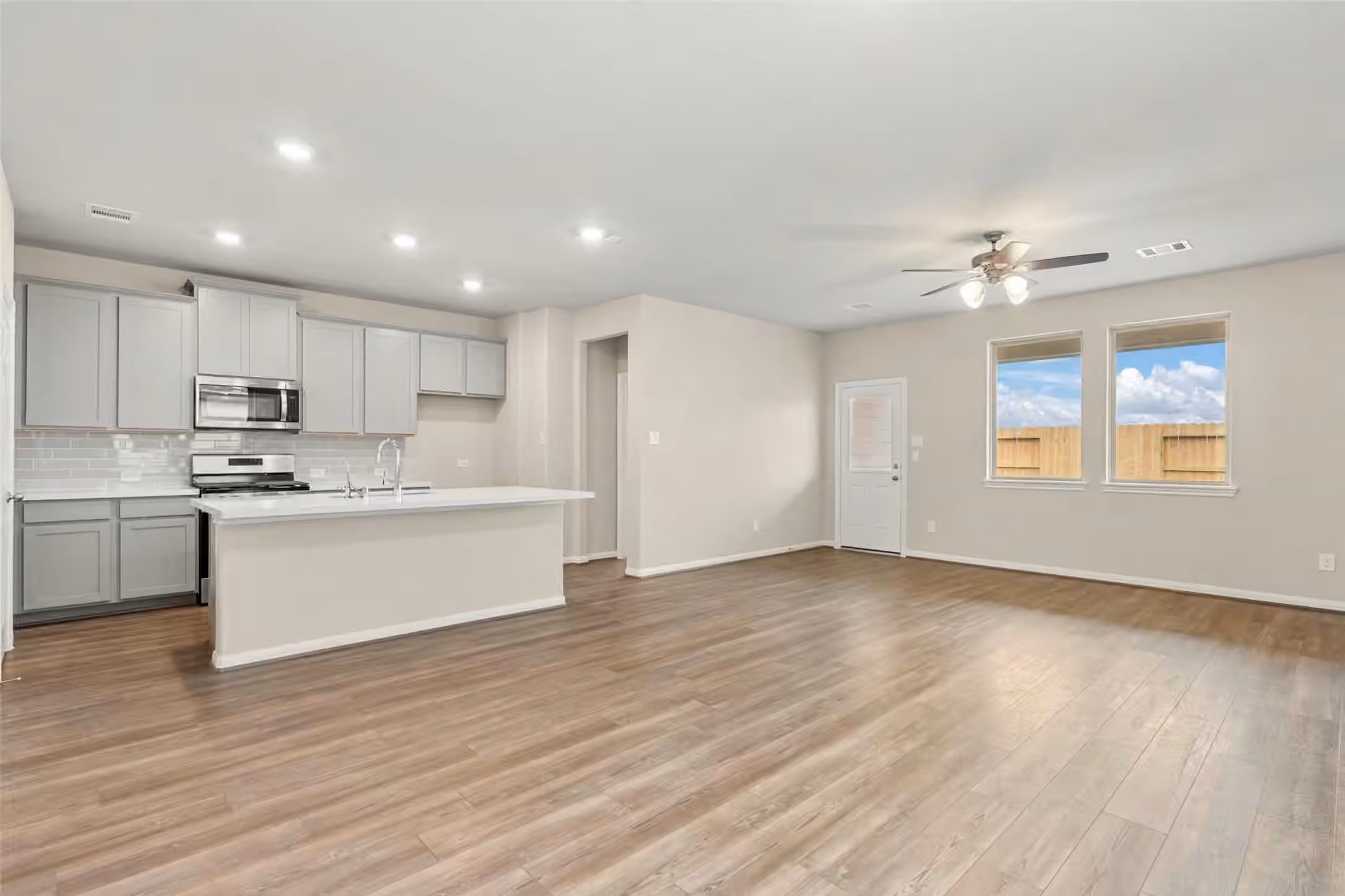 Photo 4 of 15818 Tall Barberry Lane, Crosby, TX