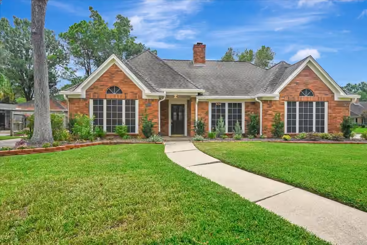 Photo of 4002 Roaring Rapids Drive, Pasadena, TX 77059
