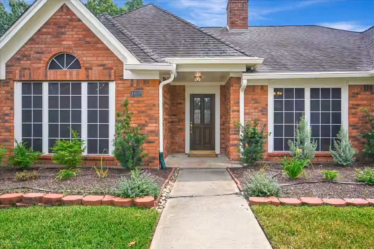 Photo 4 of 4002 Roaring Rapids Drive, Pasadena, TX