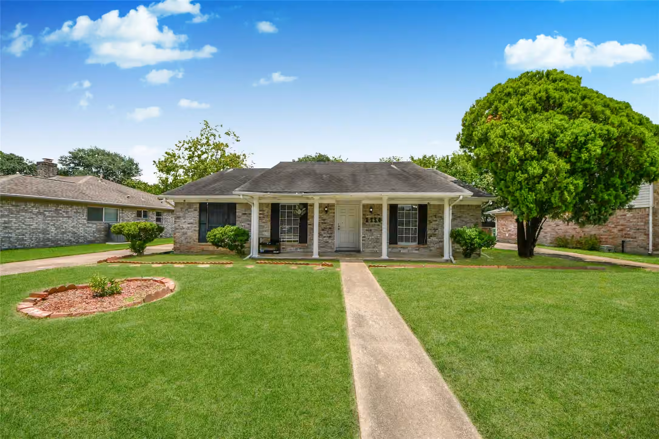 Photo 4 of 12503 Millbanks Drive, Houston, TX