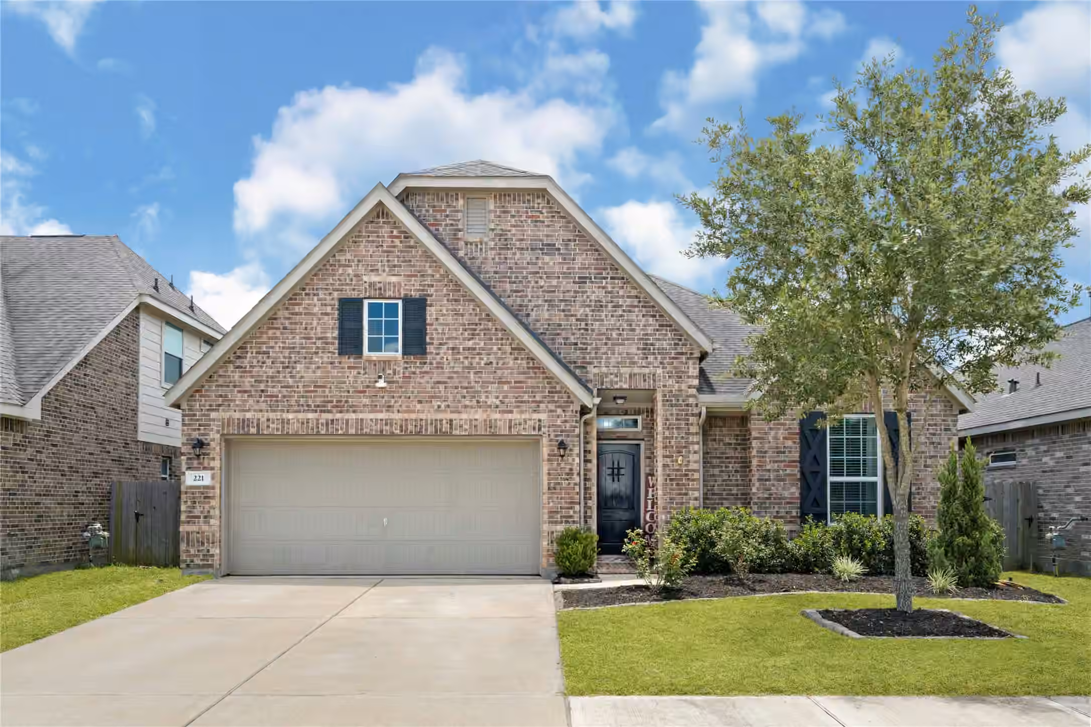 Photo of 221 Gigi Place, Alvin, TX 77511