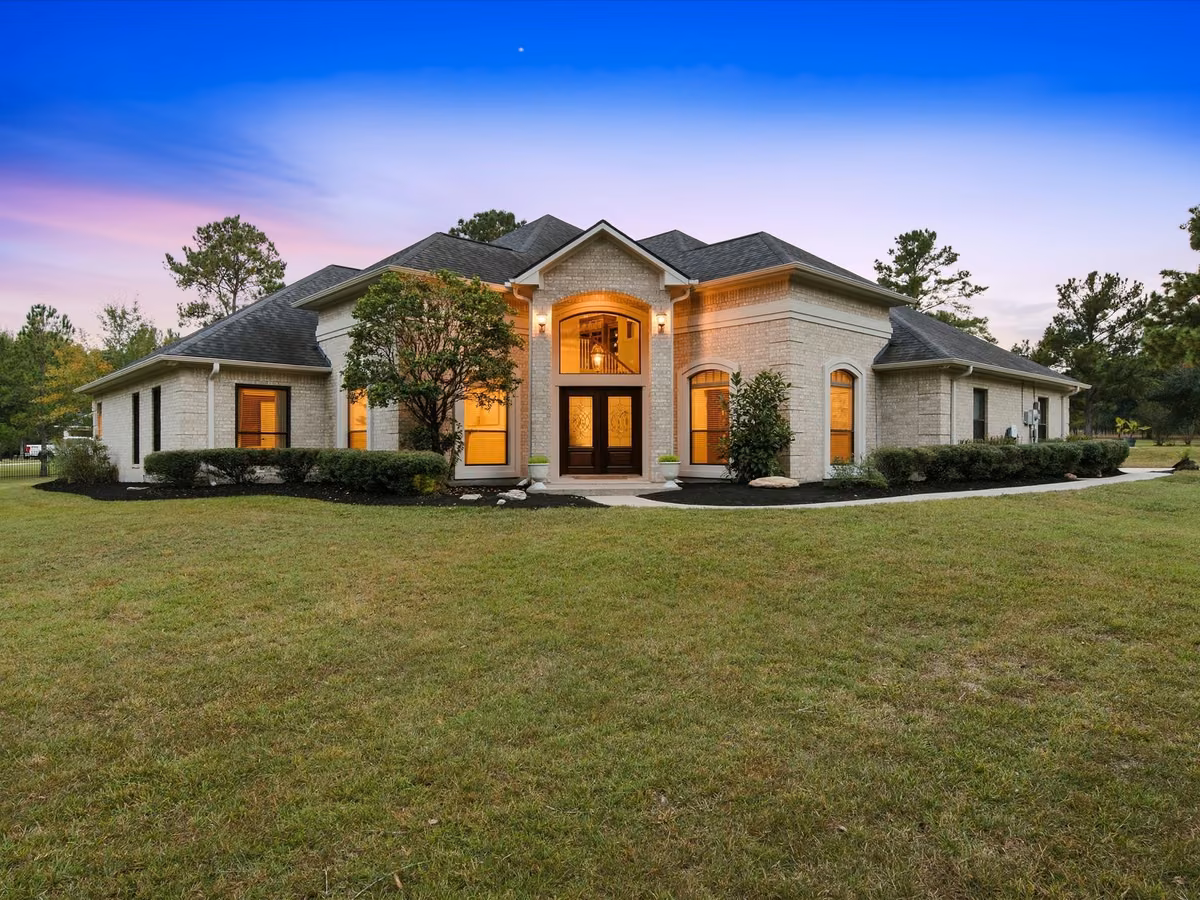 Photo of 10231 Crestwater Circle, Magnolia, TX 77354