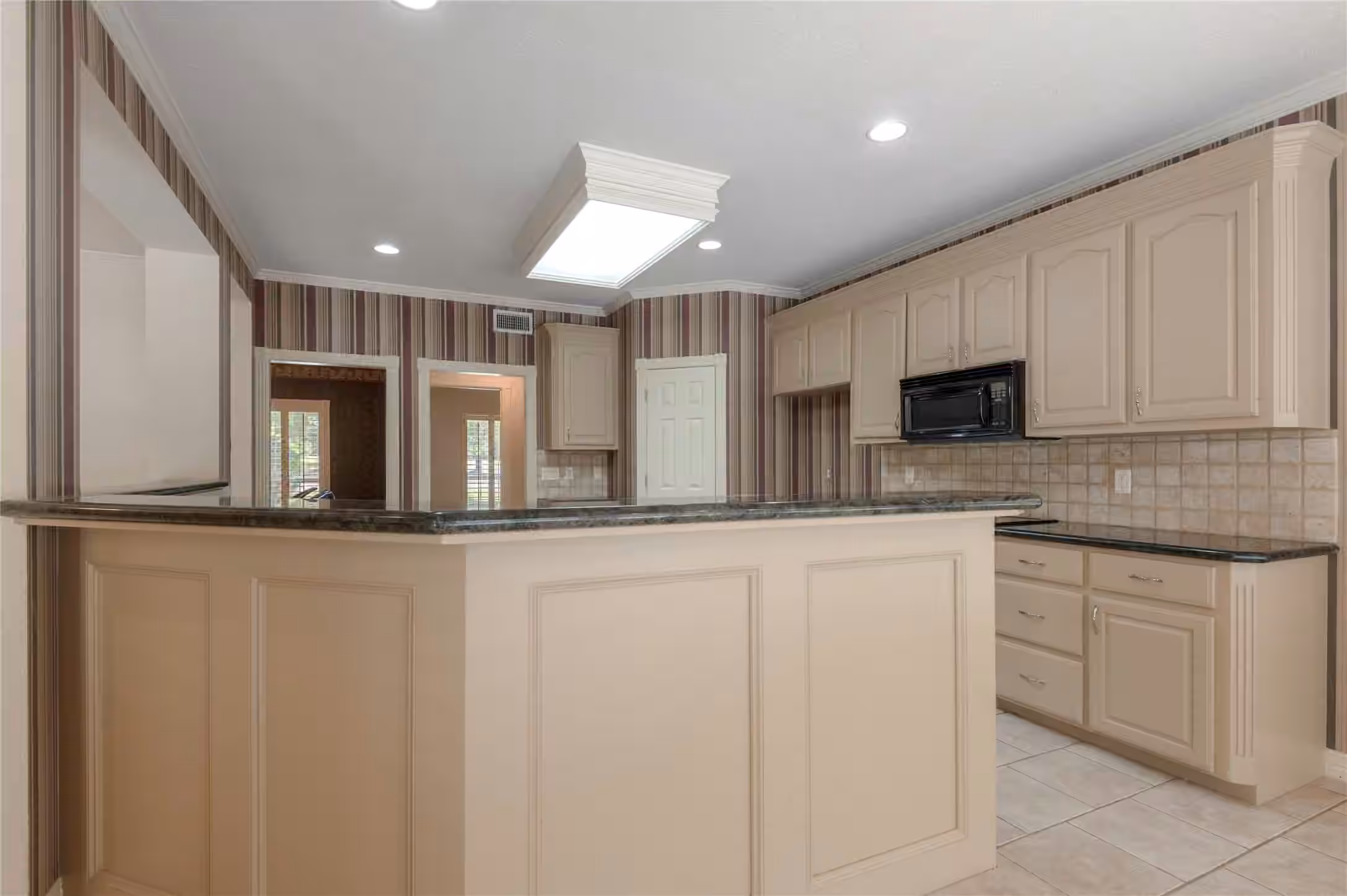 Photo 6 of 187 Broadmoor Drive, Huntsville, TX