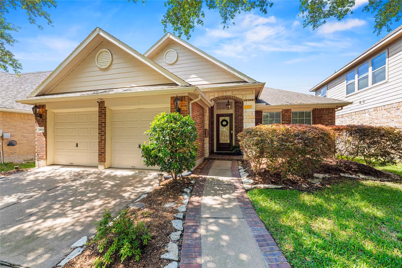 Photo 3 of 18334 N Elizabeth Shore Loop, Cypress, TX