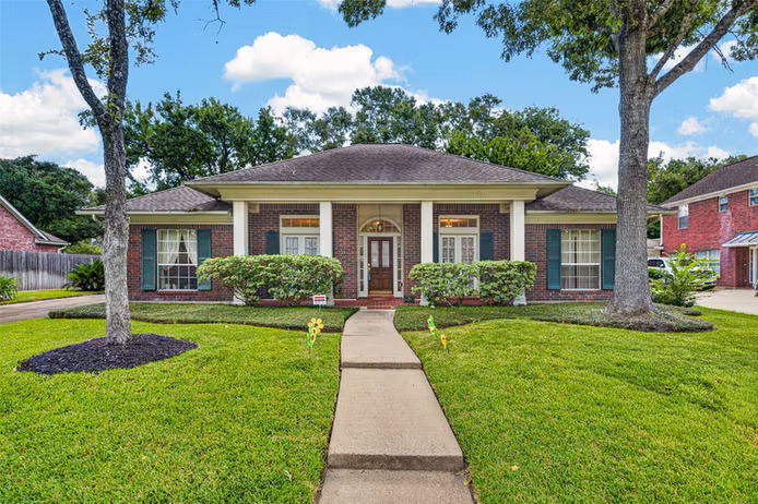 Photo of 15327 Willow Shores Drive, Houston, TX