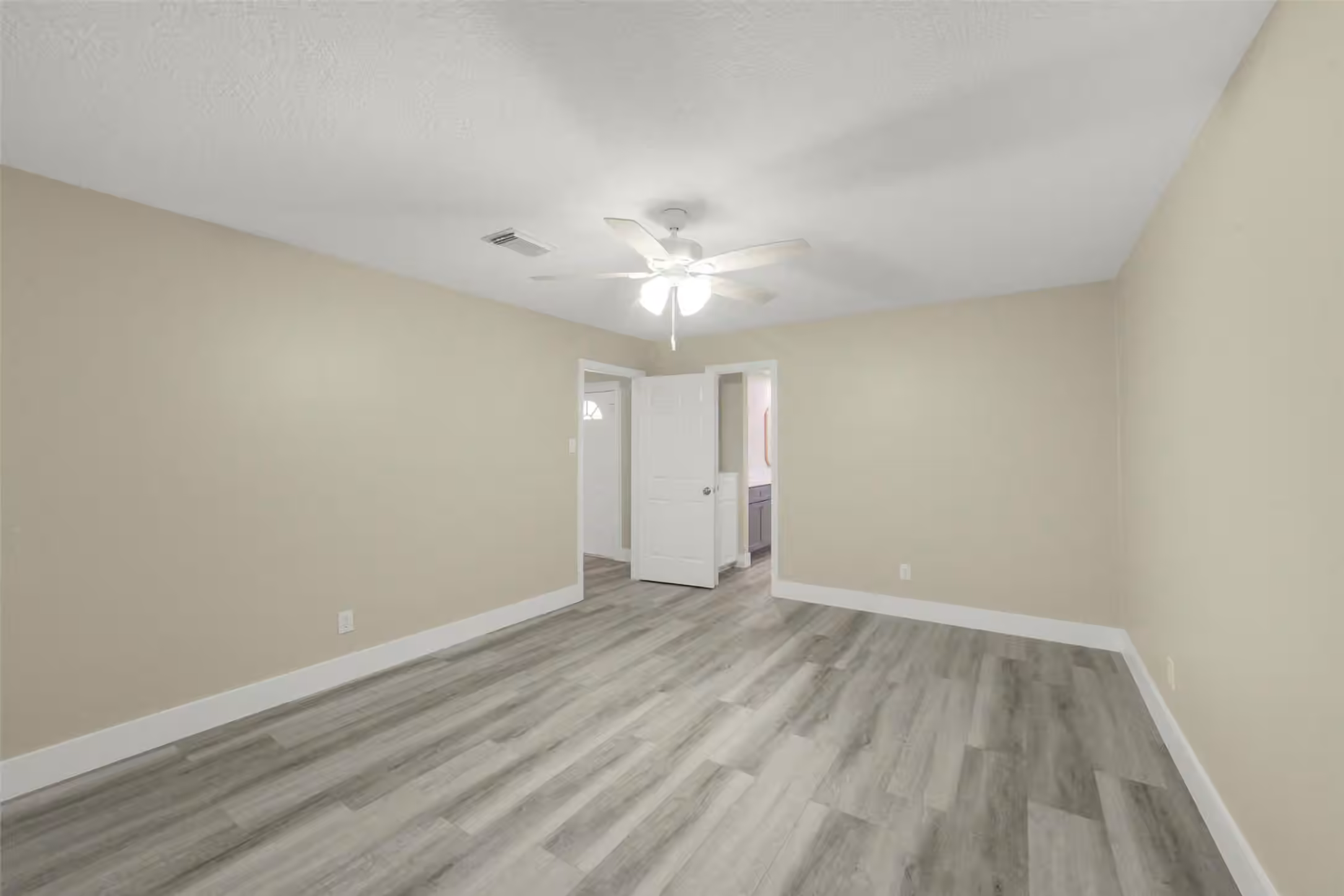 Photo 7 of 4138 Club Valley Drive, Houston, TX