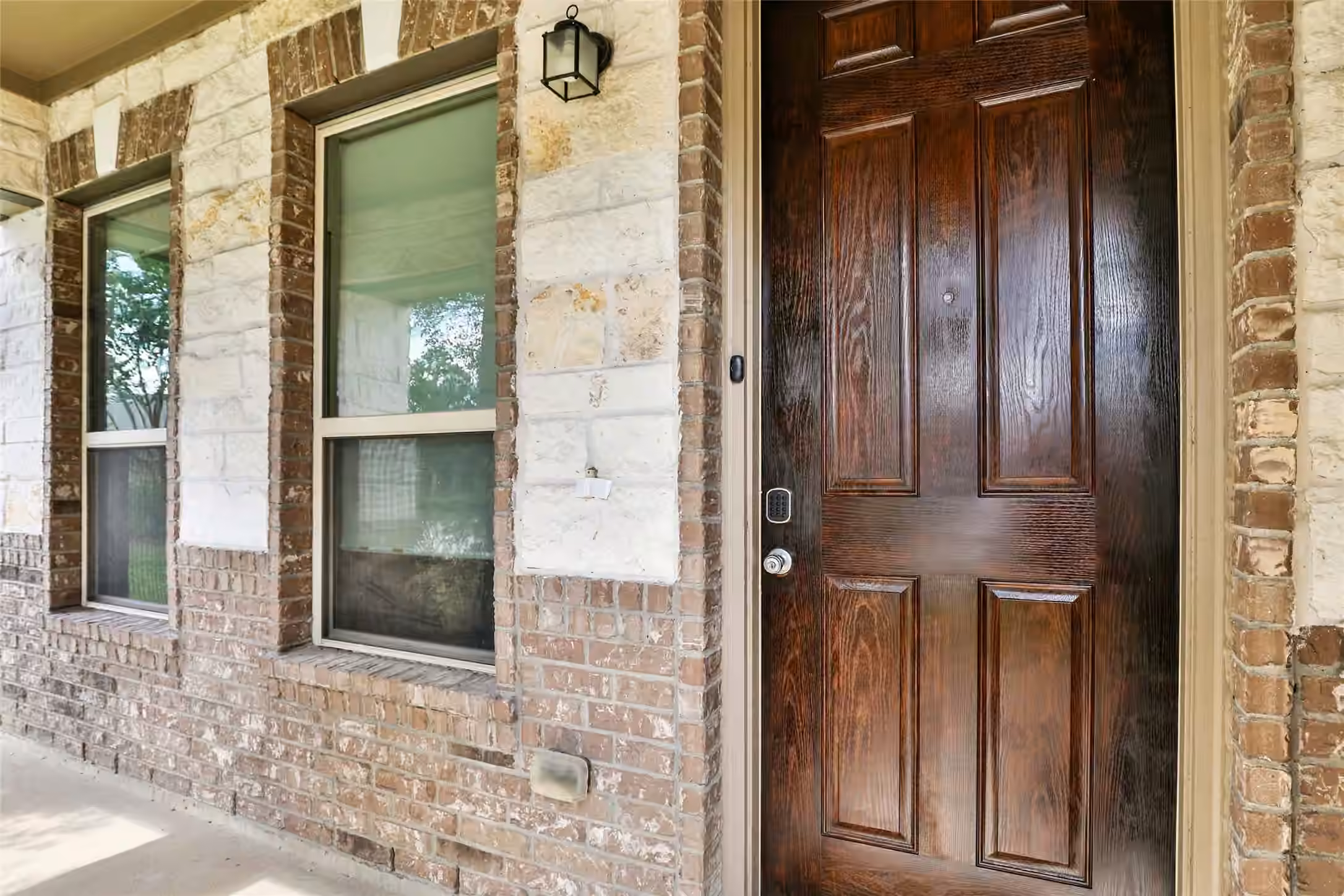 Photo 4 of 10318 Peeble Trail Court, Humble, TX