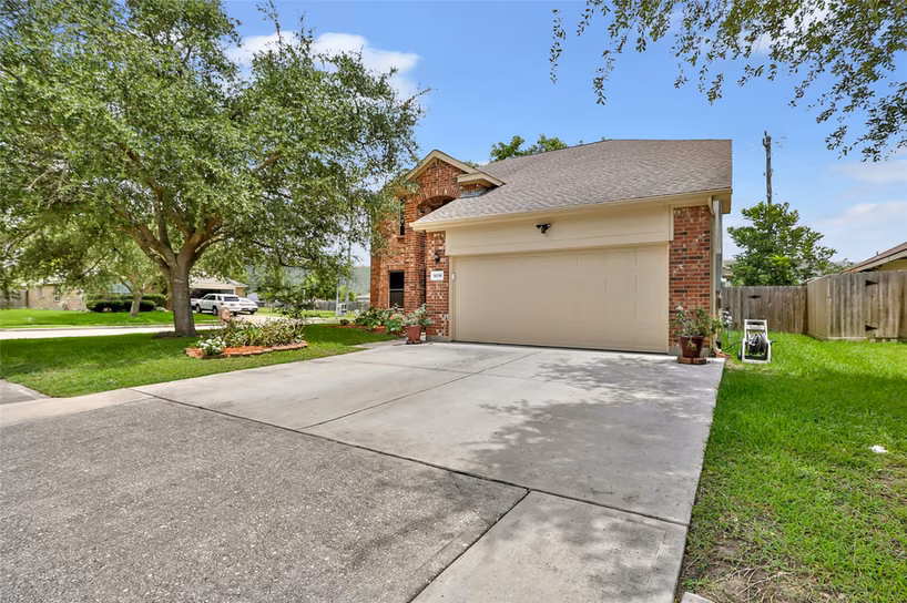 Photo 3 of 8038 Echinacea Drive, Baytown, TX