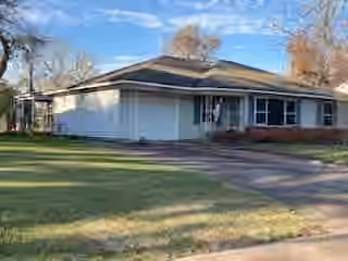Photo of 305 Wisteria Street, Lake Jackson, TX