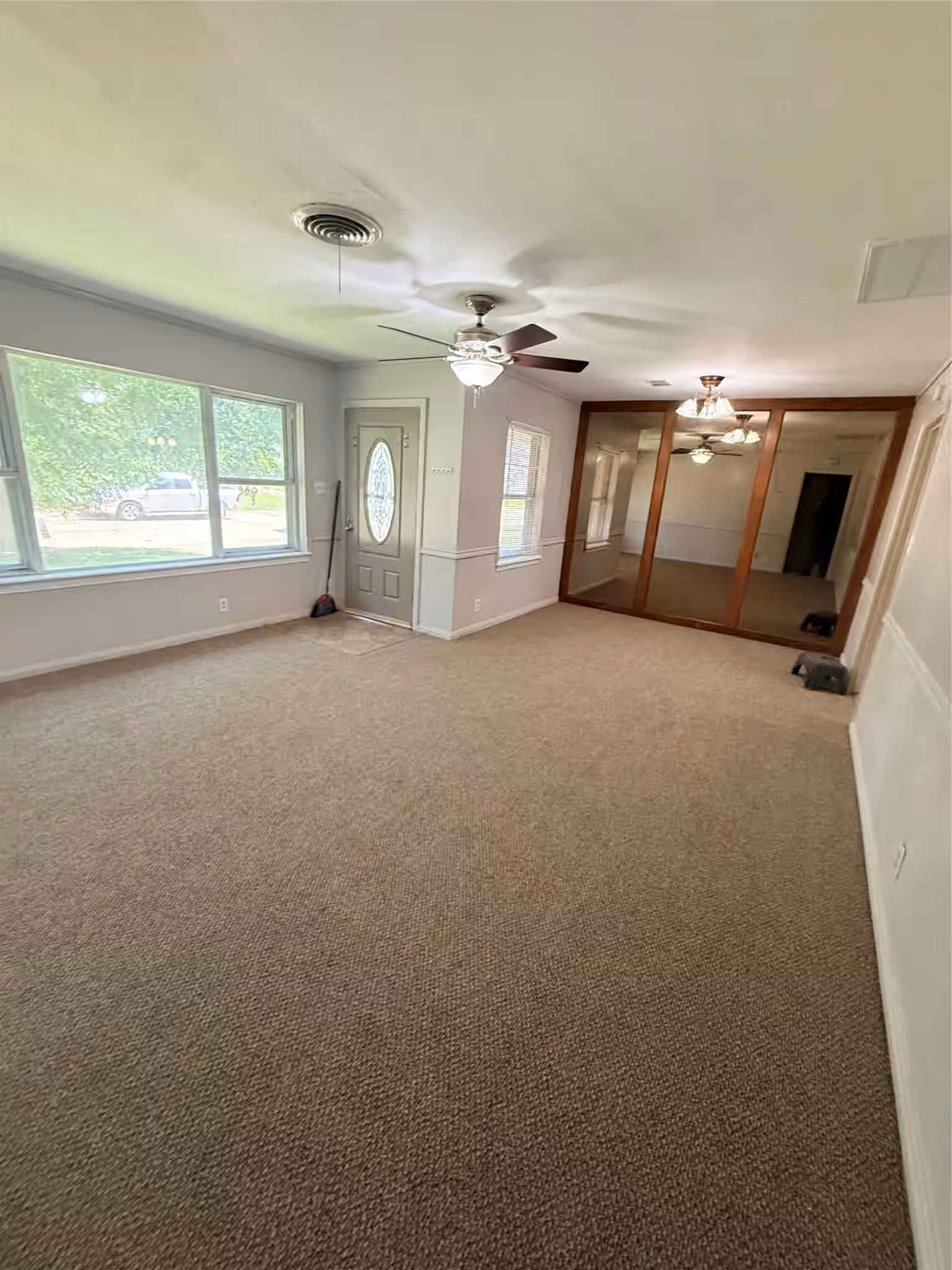 Photo 3 of 305 Wisteria Street, Lake Jackson, TX