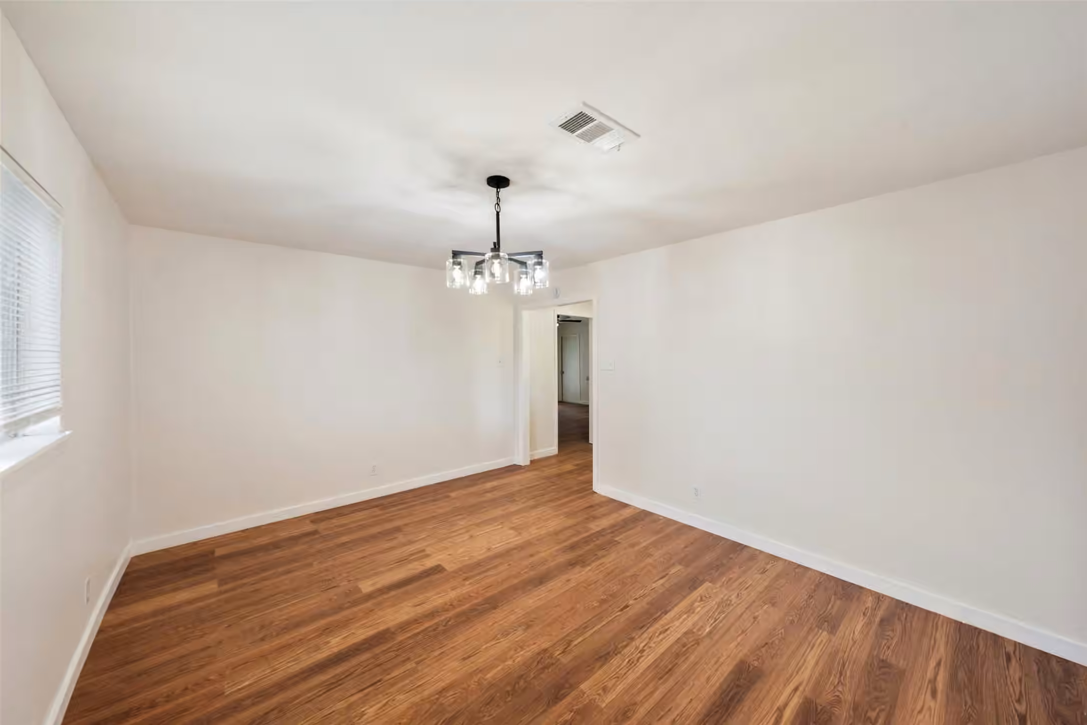 Photo 4 of 6003 Heatherbrook Drive, Houston, TX