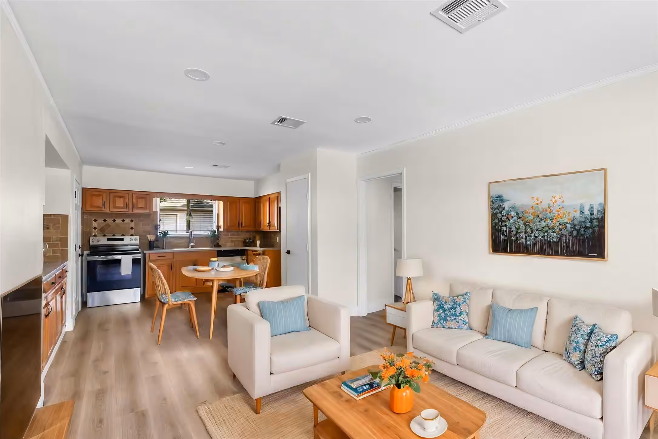 Photo 5 of 7111 Oak Village Drive, Houston, TX