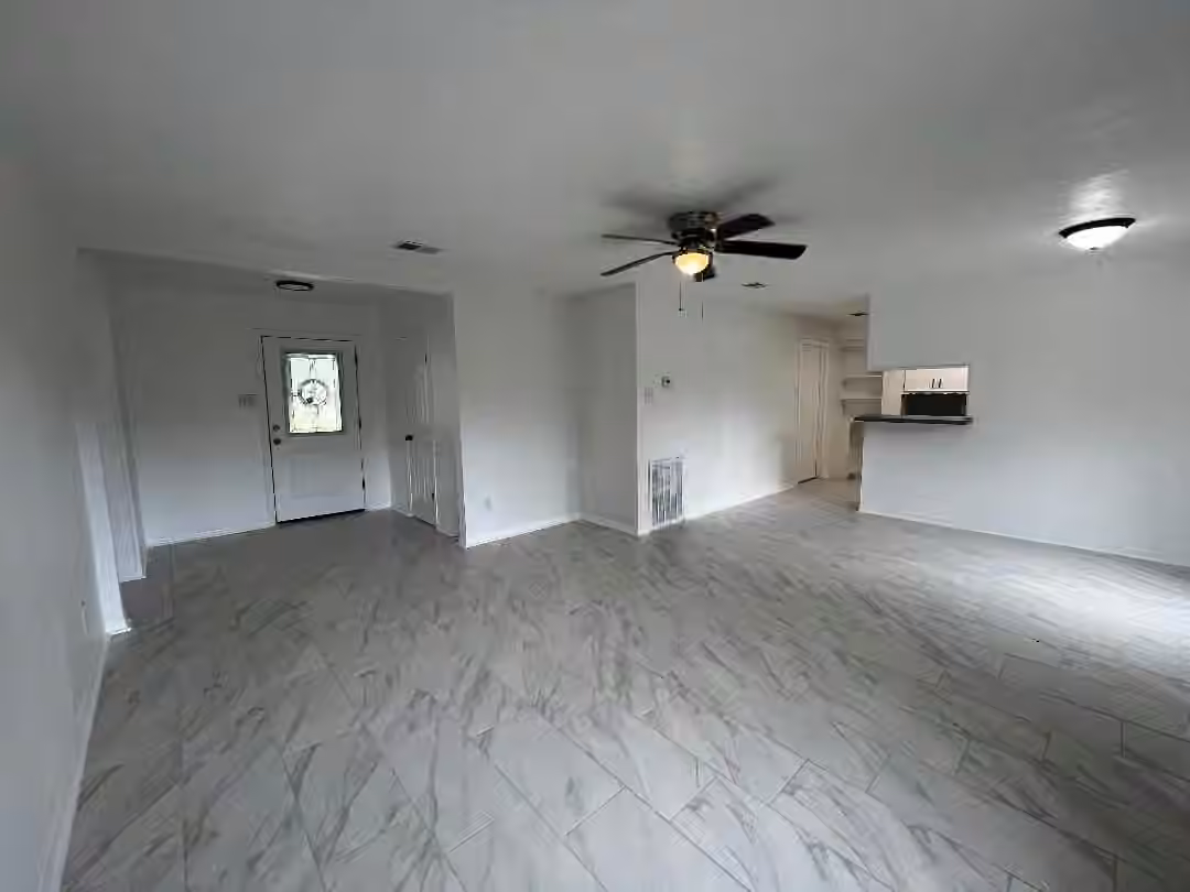 Photo 4 of 5111 Maple Drive, Baytown, TX