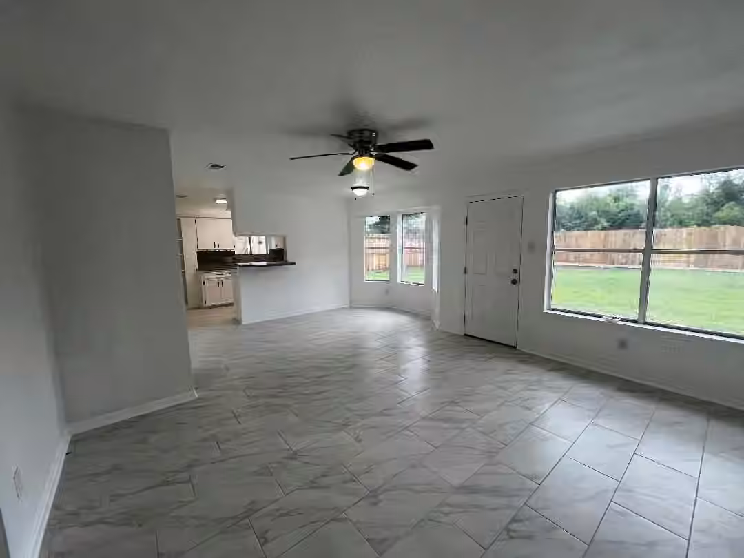 Photo 5 of 5111 Maple Drive, Baytown, TX
