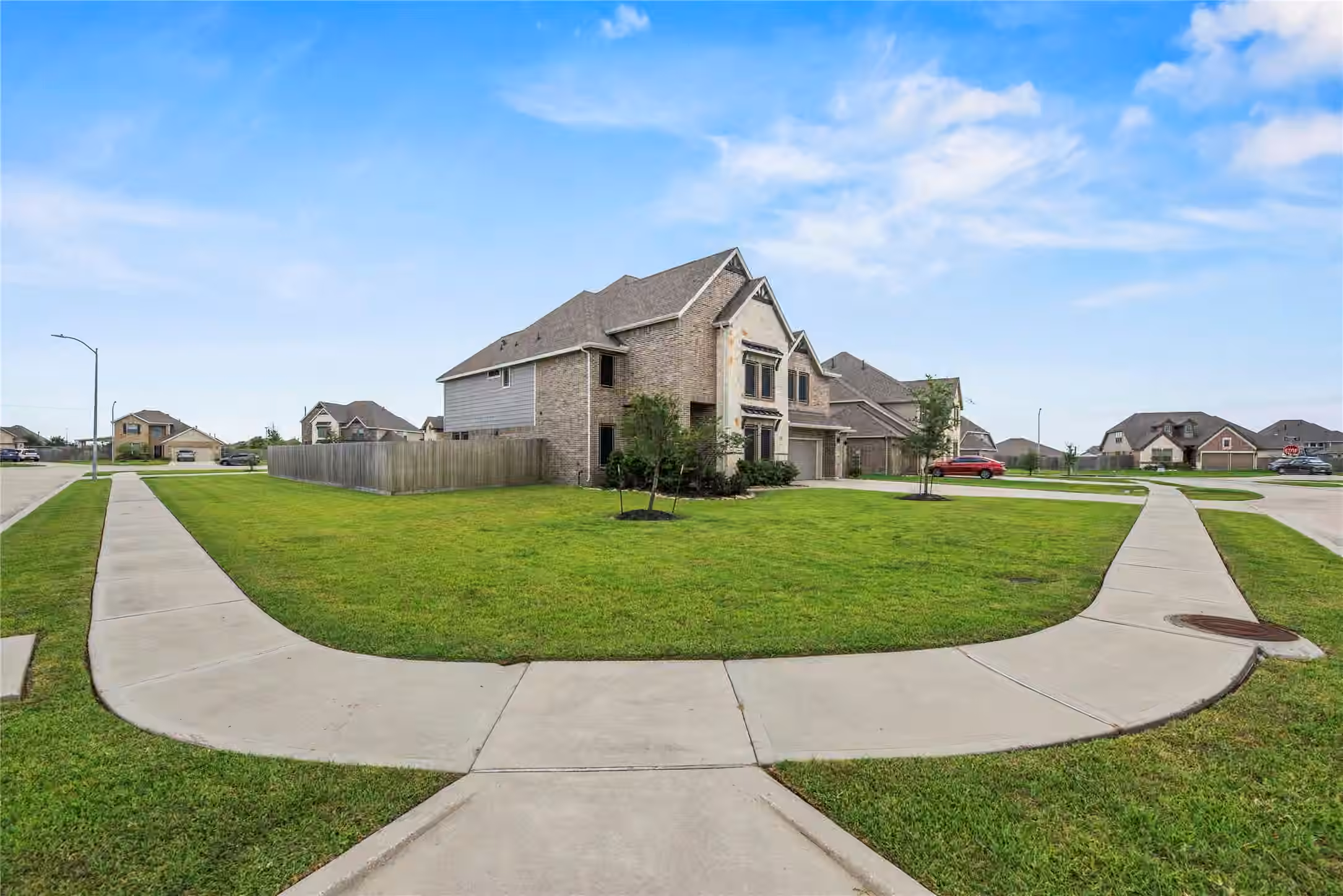 Photo 4 of 14906 Pinehurst Avenue, Mont Belvieu, TX