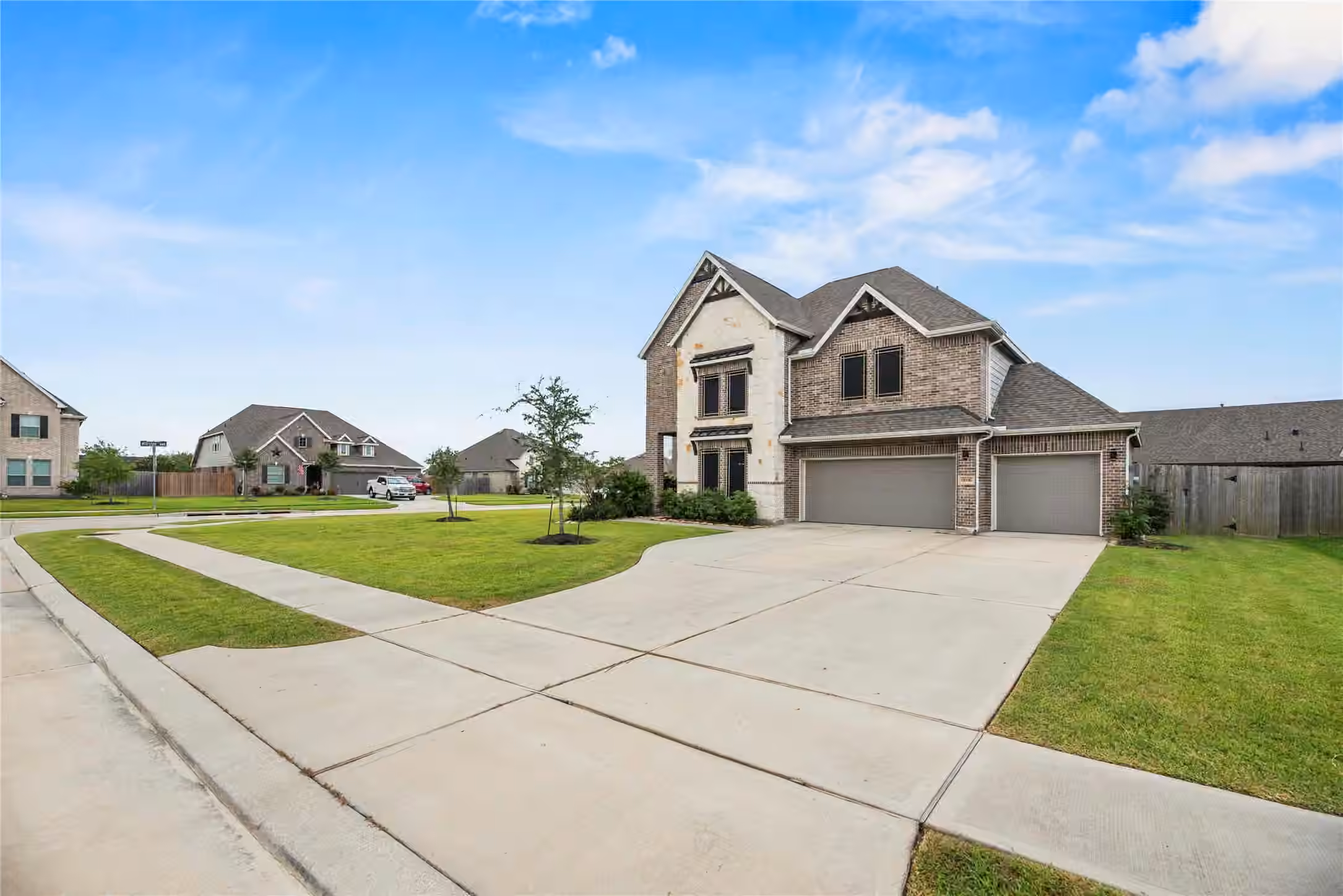 Photo 5 of 14906 Pinehurst Avenue, Mont Belvieu, TX