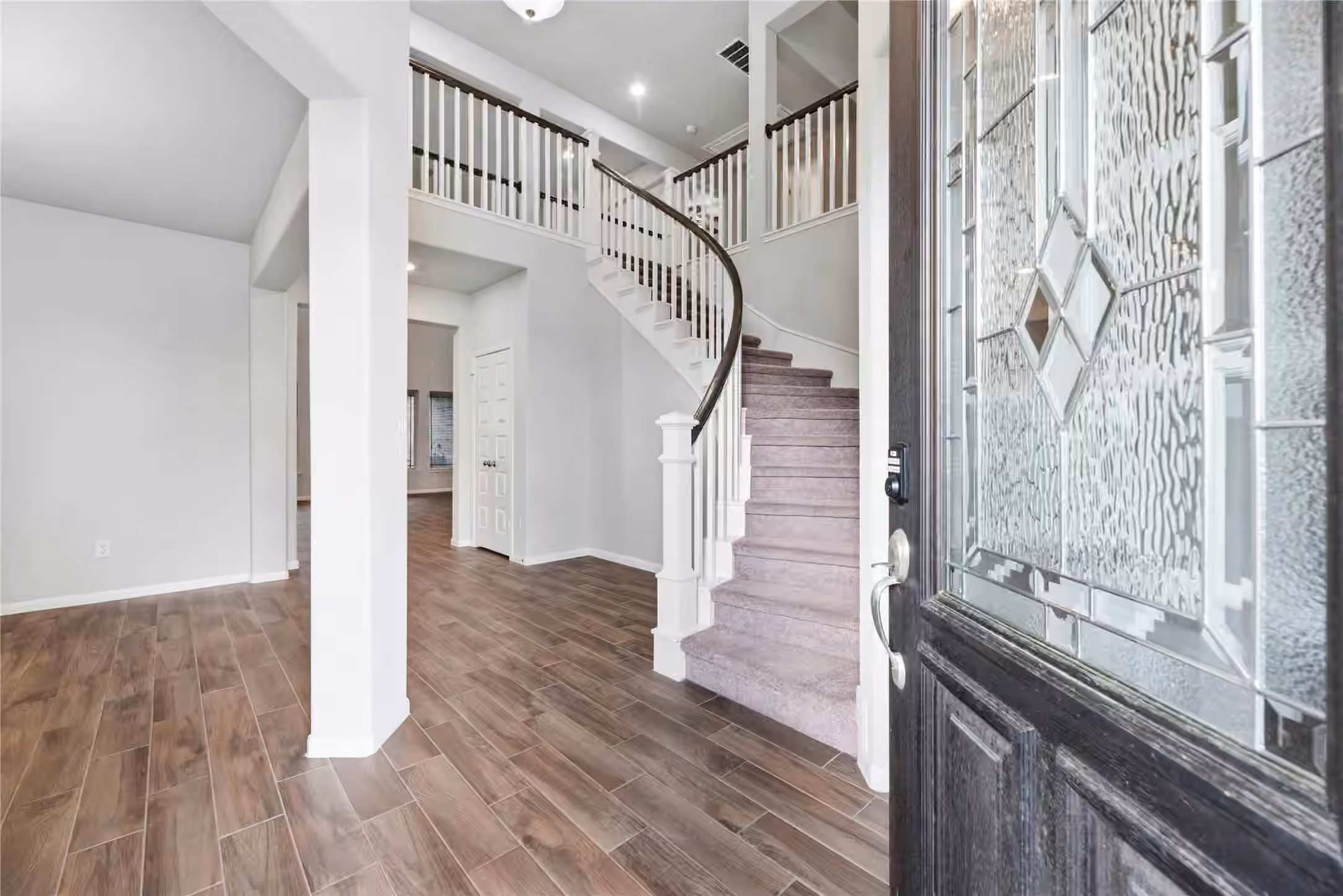 Photo 6 of 14906 Pinehurst Avenue, Mont Belvieu, TX