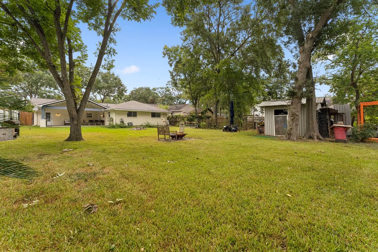 Photo 3 of 1910 Forest Hill Boulevard, Houston, TX