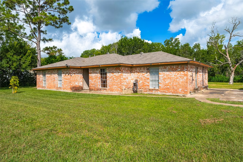 Photo 3 of 1857 County Road 99, Alvin, TX