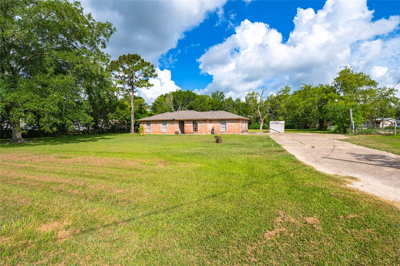 Photo 4 of 1857 County Road 99, Alvin, TX