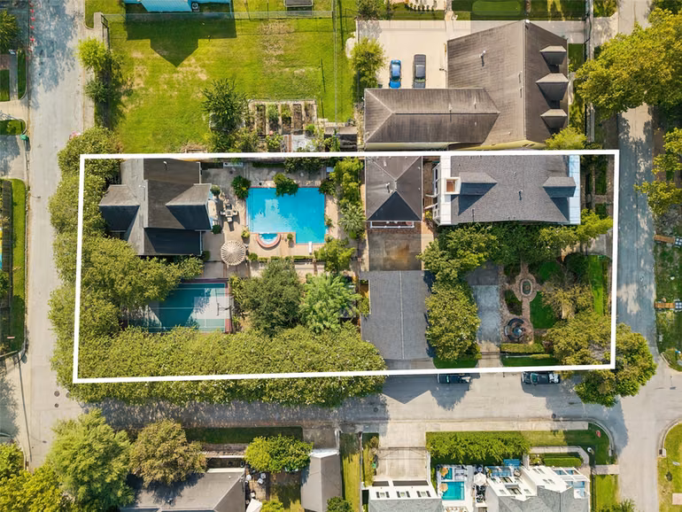 Photo 4 of 216 E 26th Street, Houston, TX