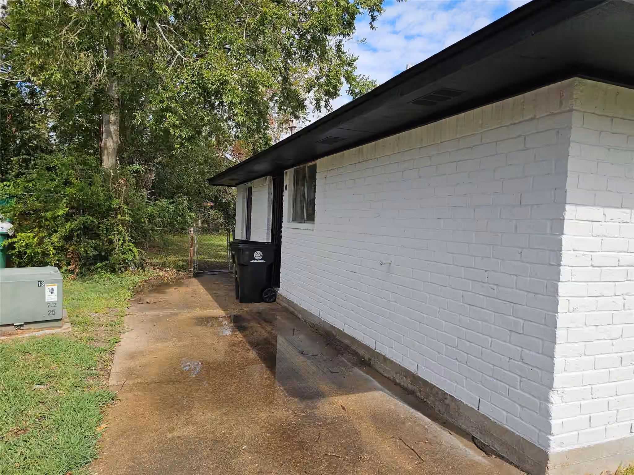 Photo 3 of 11023 Linvale Drive, Houston, TX