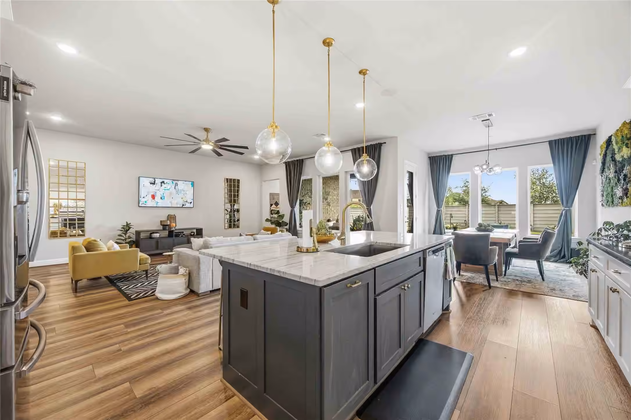 Photo 4 of 4711 Arbor Hollow Drive, Manvel, TX