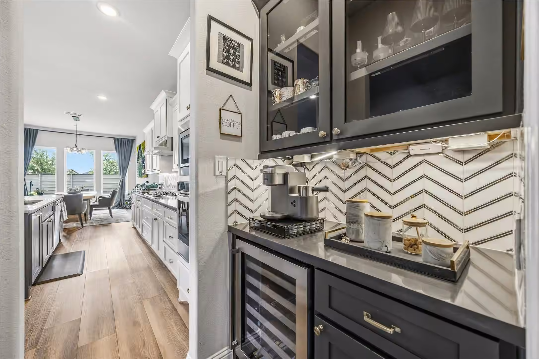 Photo 5 of 4711 Arbor Hollow Drive, Manvel, TX