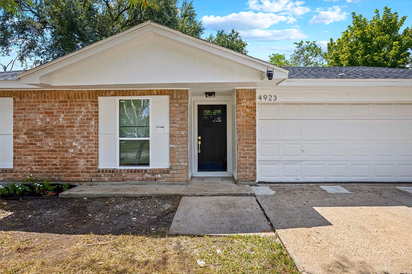Photo 3 of 4923 Beechaven Street, Houston, TX