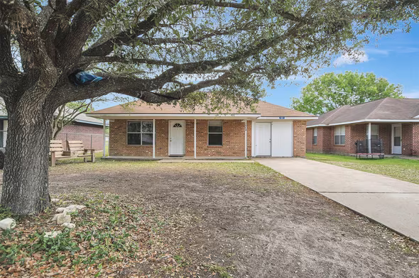 Photo of 1920 6th Street, Hempstead, TX
