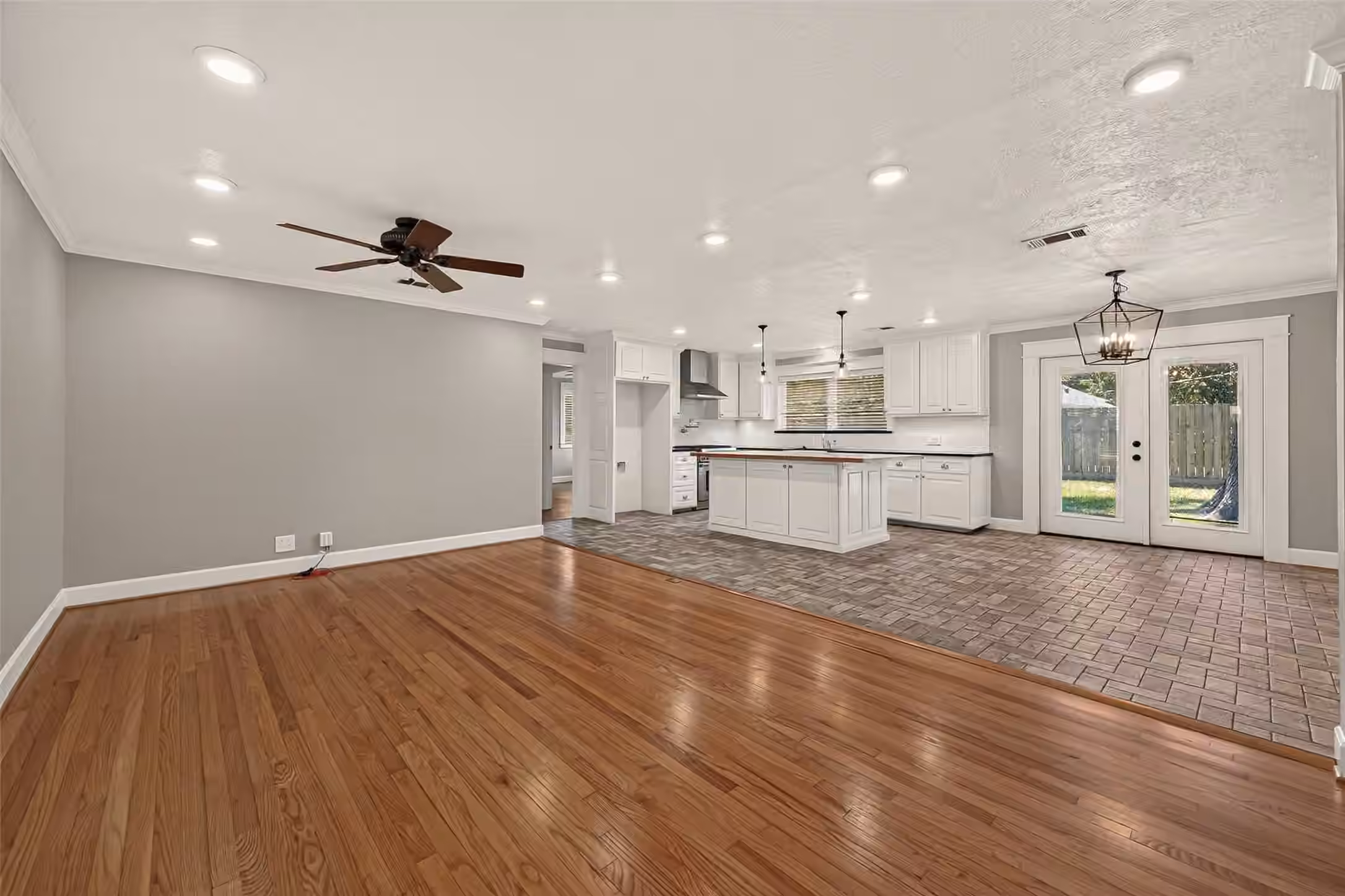 Photo 5 of 5107 Poinciana Drive, Houston, TX