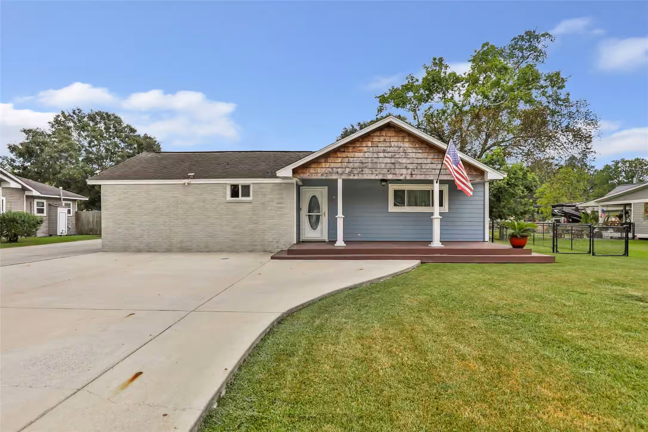 Photo 2 of 103 W Barrow Street, Dayton, TX