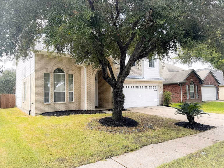 Photo 2 of 3706 Elmwood Dale Drive, Fresno, TX