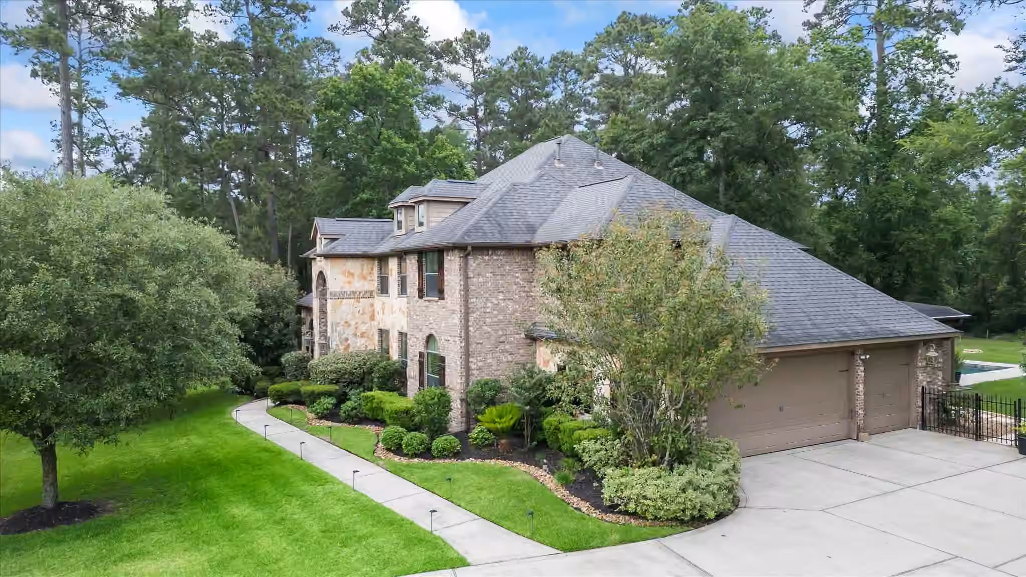Photo 2 of 1270 Autumnwood Drive, Magnolia, TX