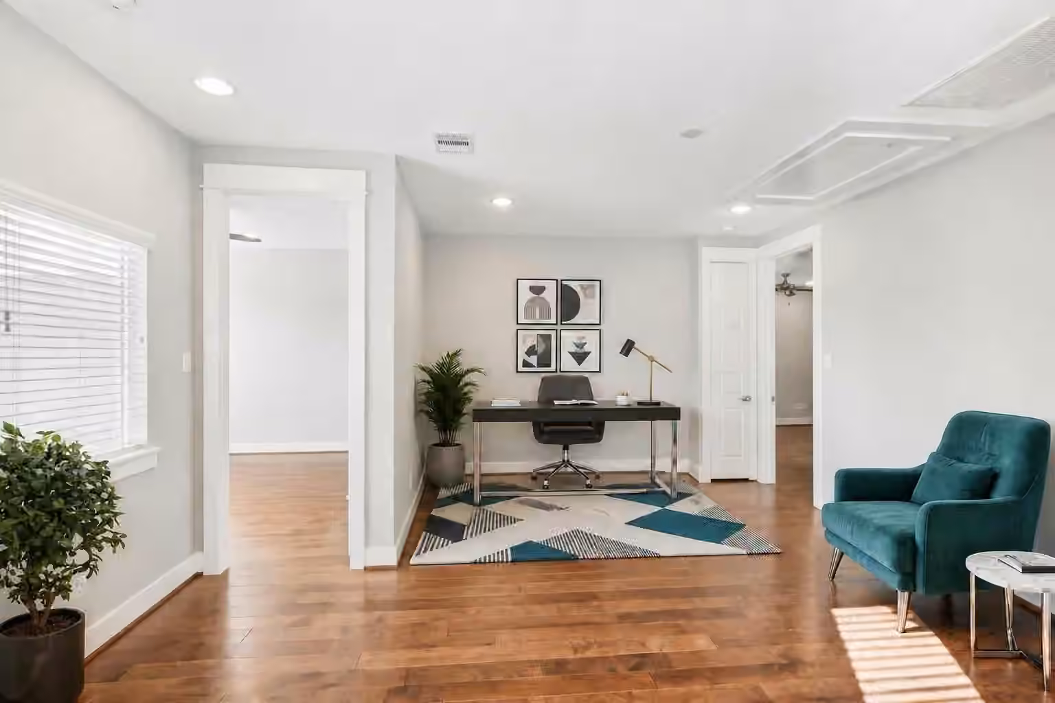 Photo 4 of 334 Yale Oaks Lane, Houston, TX