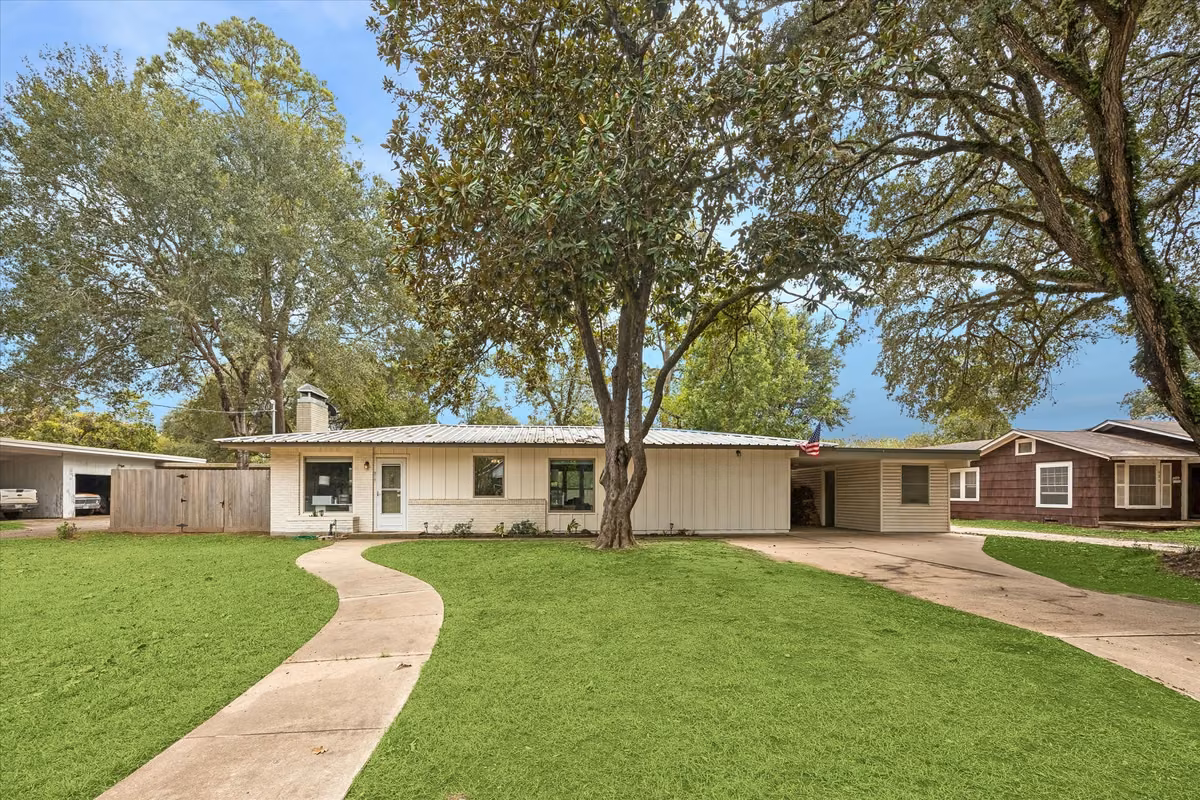 Photo of 317 Harbert Street, Columbus, TX 78934