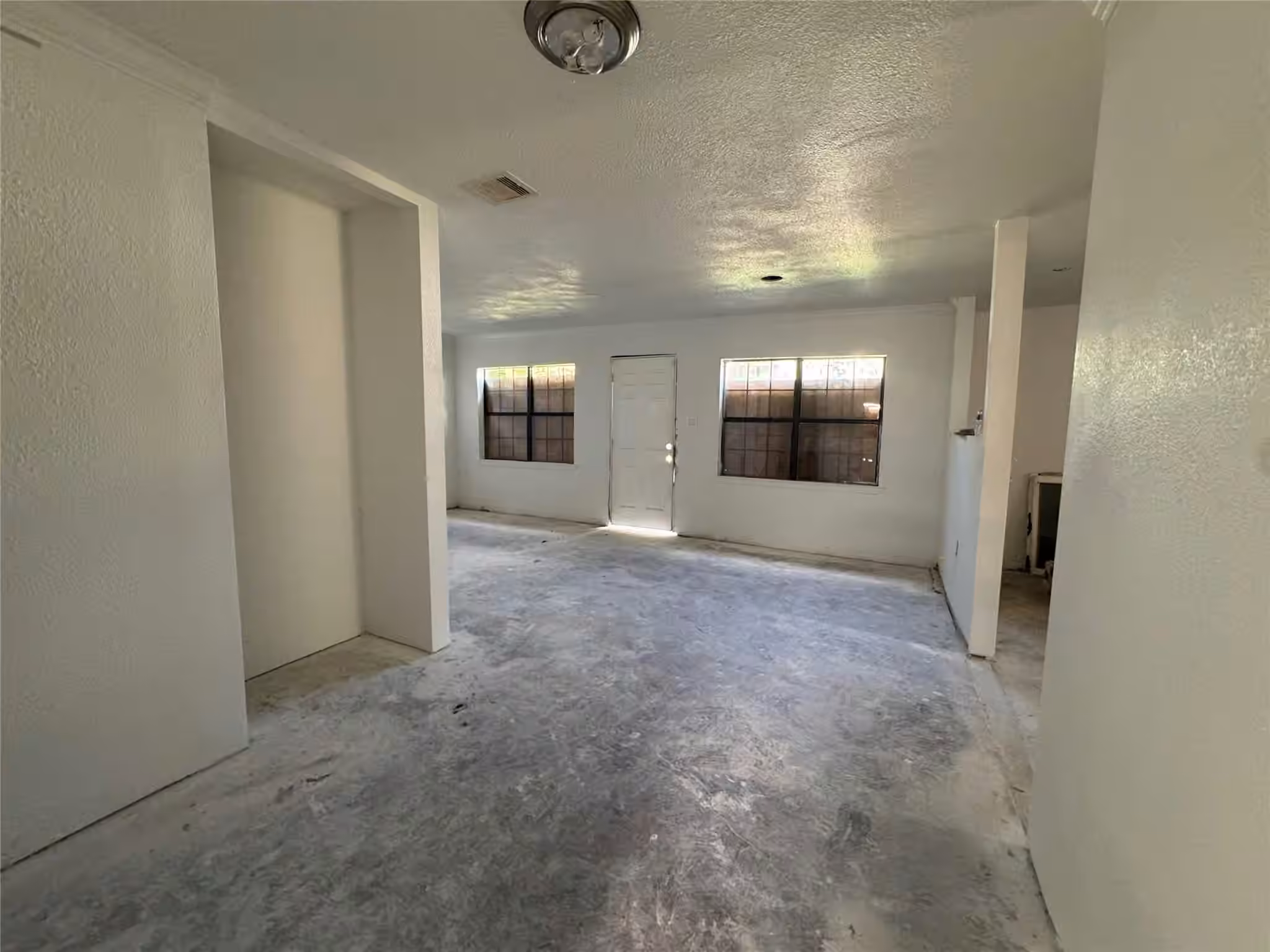 Photo 4 of 6111 Westover Street, Houston, TX