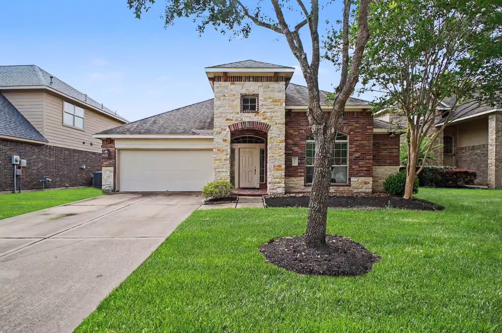Photo 2 of 7011 Spruce View Court, Richmond, TX