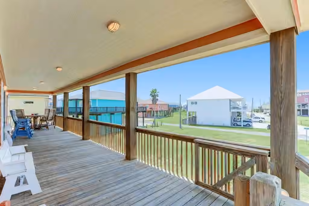 Photo 3 of 934 S Cove, Crystal Beach, TX