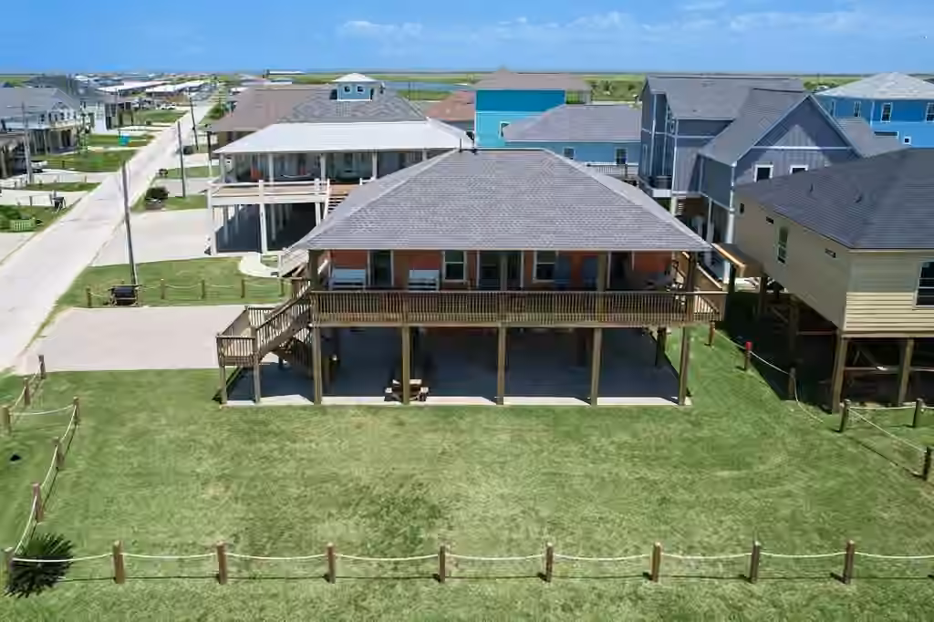 Photo 5 of 934 S Cove, Crystal Beach, TX
